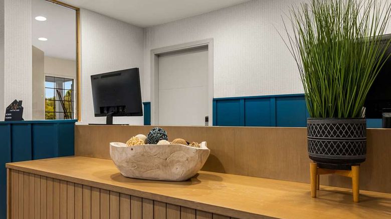 <b>Sonesta Simply Suites Irvine East Foothill Lobby</b>. Images powered by <a href="https://iceportal.shijigroup.com/" title="IcePortal" target="_blank">IcePortal</a>.