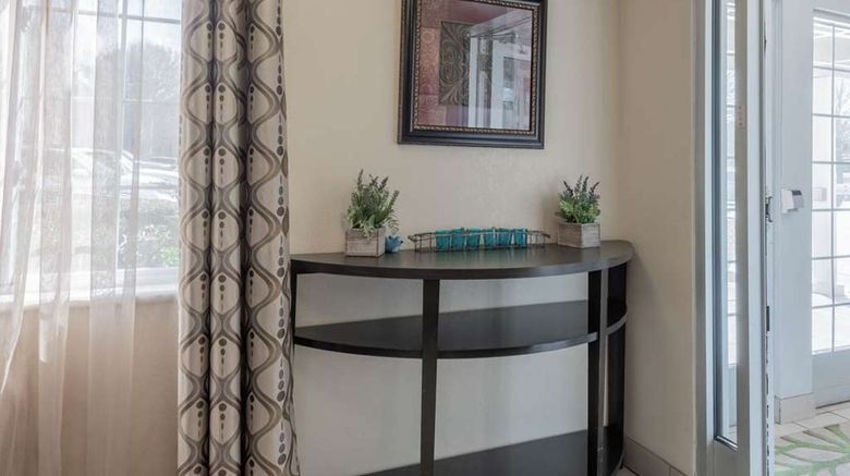 <b>Sonesta Simply Suites Silicon Valley Lobby</b>. Images powered by <a href="https://iceportal.shijigroup.com/" title="IcePortal" target="_blank">IcePortal</a>.