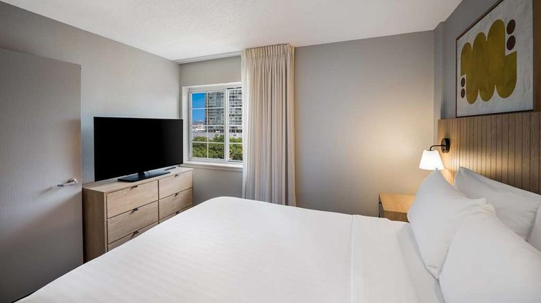 <b>Sonesta Simply Suites Jersey City Room</b>. Images powered by <a href="https://iceportal.shijigroup.com/" title="IcePortal" target="_blank">IcePortal</a>.