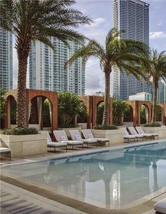 SLS Lux Brickell Hotel