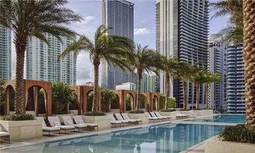 SLS Lux Brickell Hotel