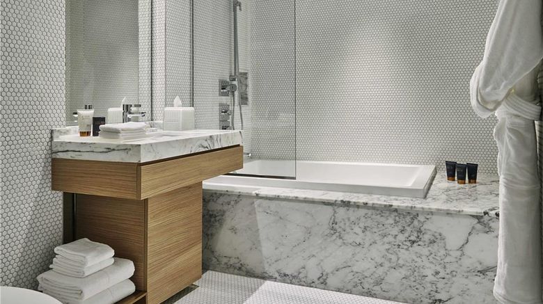 <b>SLS Lux Brickell Hotel Room</b>. Images powered by <a href="https://iceportal.shijigroup.com/" title="IcePortal" target="_blank">IcePortal</a>.
