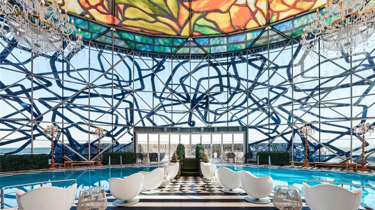 Mondrian Doha Pool