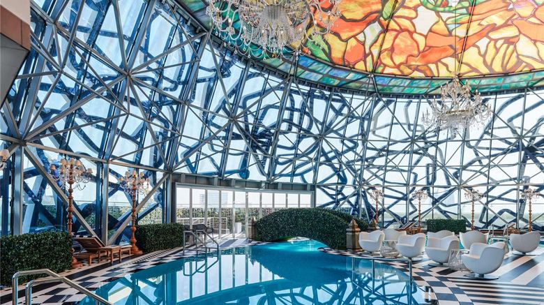<b>Mondrian Doha Pool</b>. Images powered by <a href="https://iceportal.shijigroup.com/" title="IcePortal" target="_blank">IcePortal</a>.