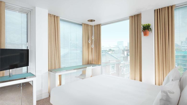 <b>St Martins Lane London Room</b>. Images powered by <a href="https://iceportal.shijigroup.com/" title="IcePortal" target="_blank">IcePortal</a>.
