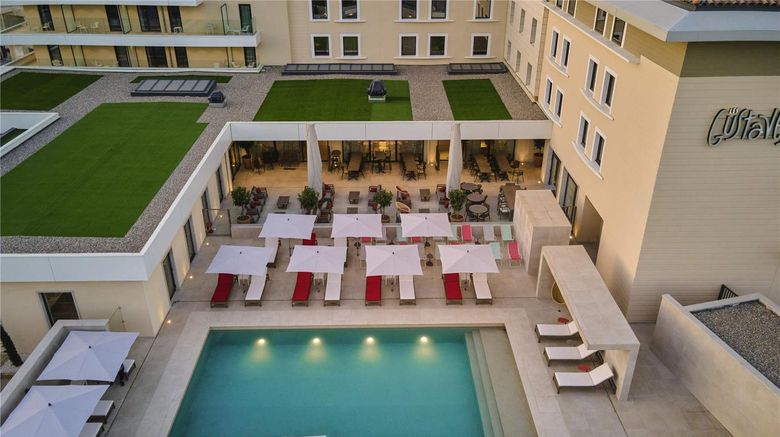 <b>Mercure Avignon - Gare TGV Pool</b>. Images powered by <a href="https://iceportal.shijigroup.com/" title="IcePortal" target="_blank">IcePortal</a>.