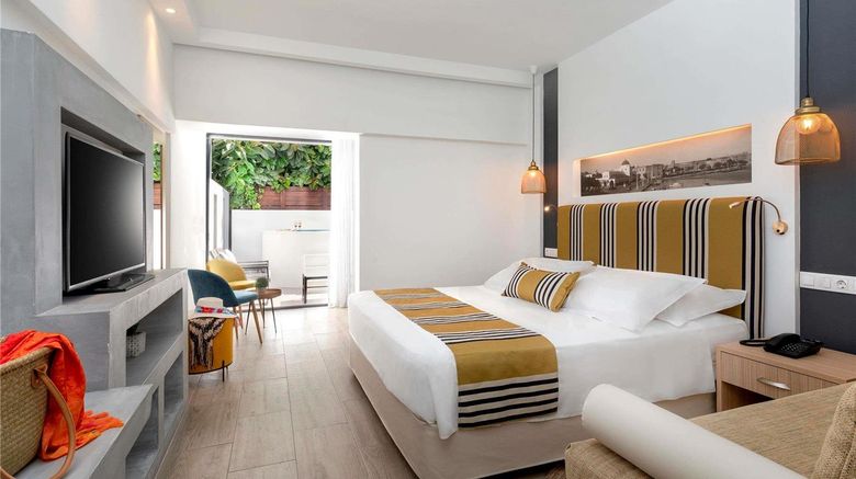 <b>Mercure Rhodes Alexia Room</b>. Images powered by <a href="https://iceportal.shijigroup.com/" title="IcePortal" target="_blank">IcePortal</a>.