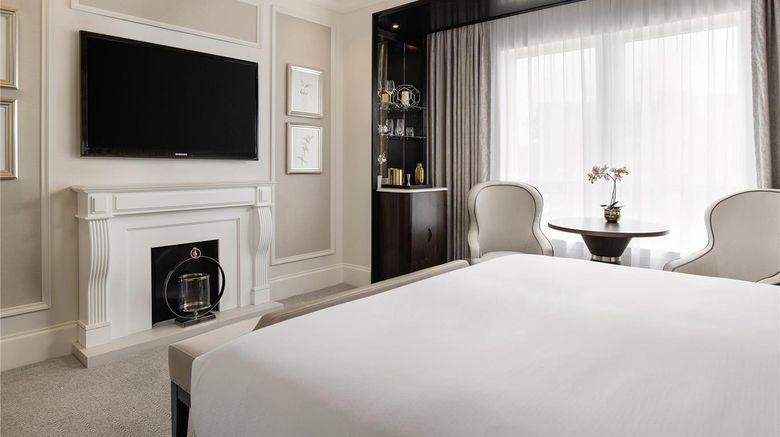 <b>Fairmont Windsor Park Room</b>. Images powered by <a href="https://iceportal.shijigroup.com/" title="IcePortal" target="_blank">IcePortal</a>.