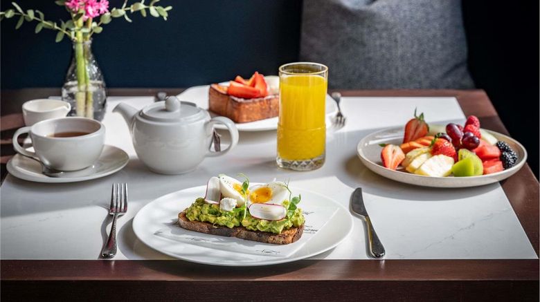 <b>Fairmont Windsor Park Restaurant</b>. Images powered by <a href="https://iceportal.shijigroup.com/" title="IcePortal" target="_blank">IcePortal</a>.