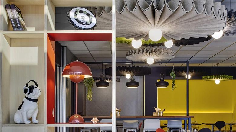 <b>Ibis Clamart Paris Velizy Restaurant</b>. Images powered by <a href="https://iceportal.shijigroup.com/" title="IcePortal" target="_blank">IcePortal</a>.