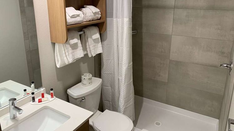 Microtel Inn & Suites by Wyndham Room