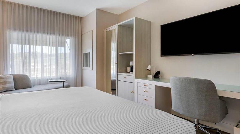 <b>Cambria Hotel Calabasas- Malibu Suite</b>. Images powered by <a href="https://iceportal.shijigroup.com/" title="IcePortal" target="_blank">IcePortal</a>.