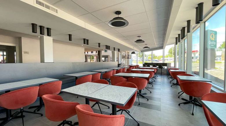 <b>Quality Inn Quebec Restaurant</b>. Images powered by <a href="https://iceportal.shijigroup.com/" title="IcePortal" target="_blank">IcePortal</a>.