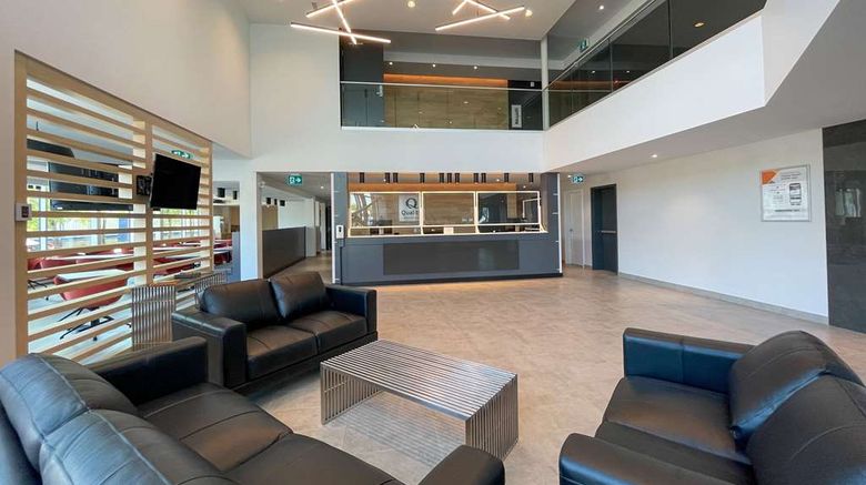 <b>Quality Inn Quebec Lobby</b>. Images powered by <a href="https://iceportal.shijigroup.com/" title="IcePortal" target="_blank">IcePortal</a>.