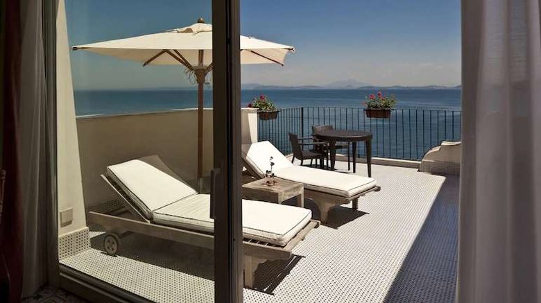 <b>Albergo Regina Isabella Suite</b>. Images powered by <a href="https://iceportal.shijigroup.com/" title="IcePortal" target="_blank">IcePortal</a>.