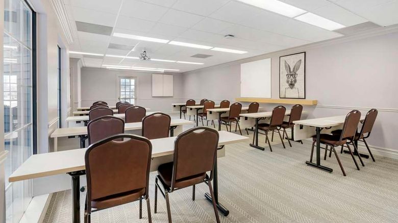 <b>Sonesta ES Suites Dulles Airport Meeting</b>. Images powered by <a href="https://iceportal.shijigroup.com/" title="IcePortal" target="_blank">IcePortal</a>.