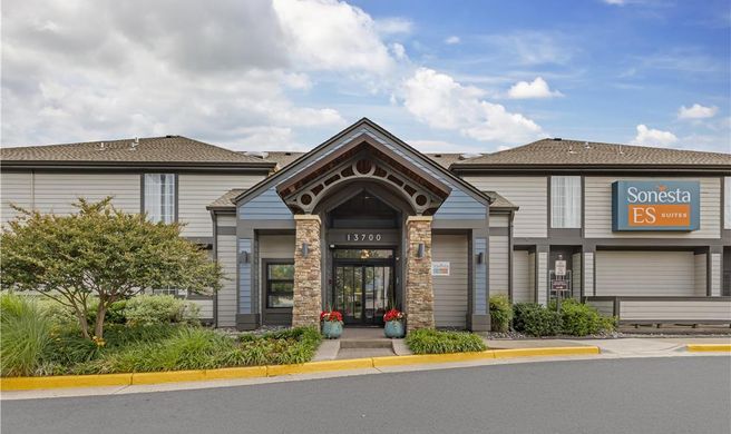 Sonesta ES Suites Dulles Airport Exterior