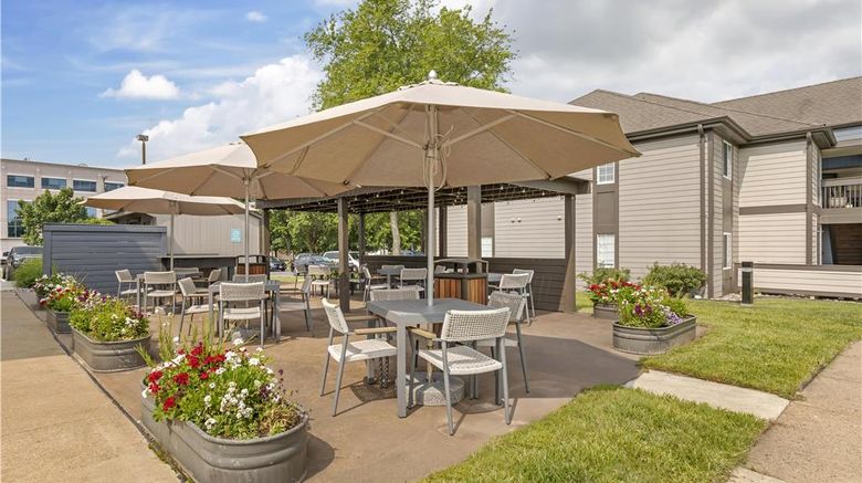 <b>Sonesta ES Suites Dulles Airport Exterior</b>. Images powered by <a href="https://iceportal.shijigroup.com/" title="IcePortal" target="_blank">IcePortal</a>.