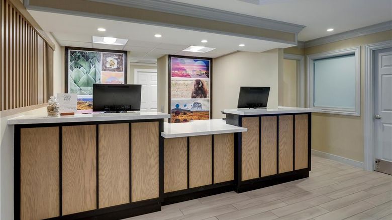 <b>Sonesta ES Suites Portland Vancouver 41 Lobby</b>. Images powered by <a href="https://iceportal.shijigroup.com/" title="IcePortal" target="_blank">IcePortal</a>.