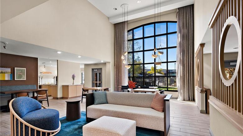 <b>Sonesta ES Suites Portland Vancouver 41 Lobby</b>. Images powered by <a href="https://iceportal.shijigroup.com/" title="IcePortal" target="_blank">IcePortal</a>.
