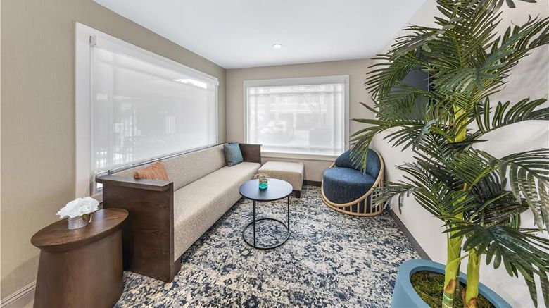 <b>Sonesta ES Suites Chatsworth Lobby</b>. Images powered by <a href="https://iceportal.shijigroup.com/" title="IcePortal" target="_blank">IcePortal</a>.