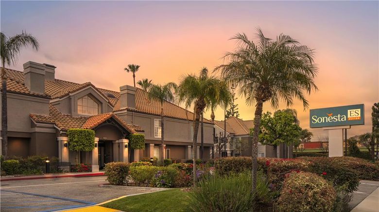 <b>Sonesta ES Suites Chatsworth Exterior</b>. Images powered by <a href="https://iceportal.shijigroup.com/" title="IcePortal" target="_blank">IcePortal</a>.