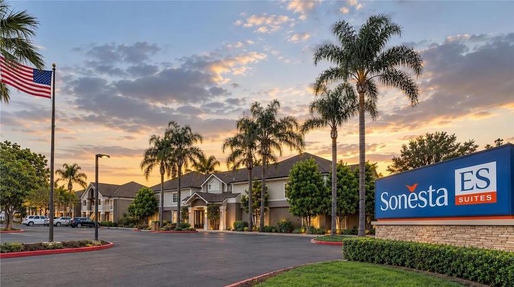 Sonesta ES Suites San Jose Airport Exterior