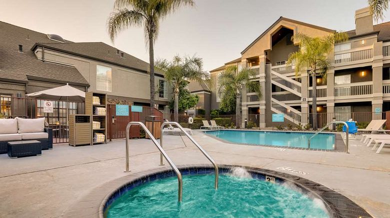 <b>Sonesta ES Suites Sunnyvale Pool</b>. Images powered by <a href="https://iceportal.shijigroup.com/" title="IcePortal" target="_blank">IcePortal</a>.