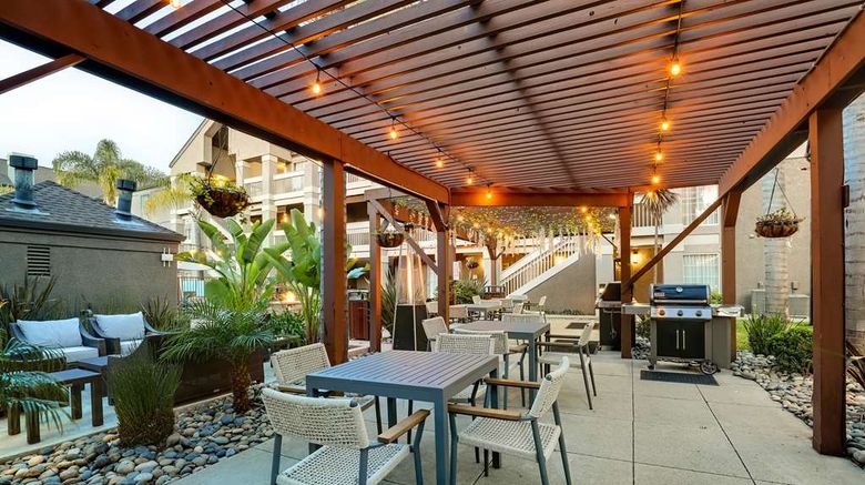 <b>Sonesta ES Suites Sunnyvale Exterior</b>. Images powered by <a href="https://iceportal.shijigroup.com/" title="IcePortal" target="_blank">IcePortal</a>.