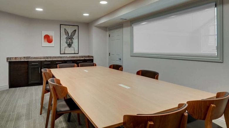 <b>Sonesta ES Suites Sunnyvale Meeting</b>. Images powered by <a href="https://iceportal.shijigroup.com/" title="IcePortal" target="_blank">IcePortal</a>.
