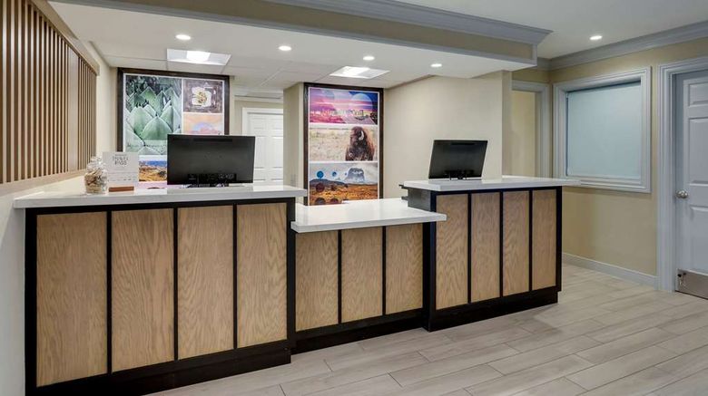 <b>Sonesta ES Suites Sunnyvale Lobby</b>. Images powered by <a href="https://iceportal.shijigroup.com/" title="IcePortal" target="_blank">IcePortal</a>.