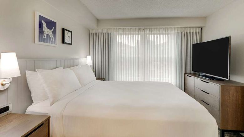<b>Sonesta ES Suites Sorrento Mesa Suite</b>. Images powered by <a href="https://iceportal.shijigroup.com/" title="IcePortal" target="_blank">IcePortal</a>.