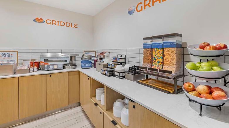 <b>Sonesta ES Suites Torrance Redondo Beach Restaurant</b>. Images powered by <a href="https://iceportal.shijigroup.com/" title="IcePortal" target="_blank">IcePortal</a>.