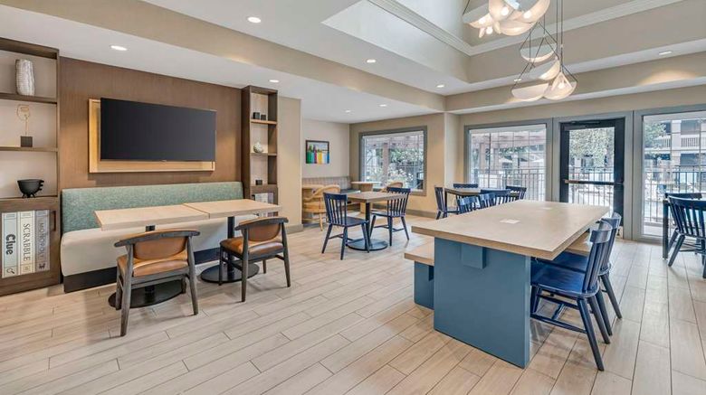 <b>Sonesta ES Suites Torrance Redondo Beach Lobby</b>. Images powered by <a href="https://iceportal.shijigroup.com/" title="IcePortal" target="_blank">IcePortal</a>.
