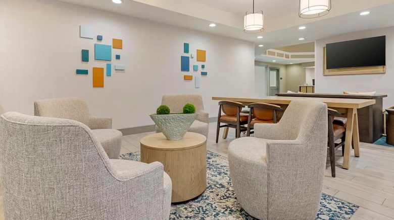 <b>Sonesta ES Suites Torrance Redondo Beach Lobby</b>. Images powered by <a href="https://iceportal.shijigroup.com/" title="IcePortal" target="_blank">IcePortal</a>.