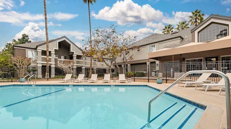<b>Sonesta ES Suites Torrance Redondo Beach Beach</b>. Images powered by <a href="https://iceportal.shijigroup.com/" title="IcePortal" target="_blank">IcePortal</a>.