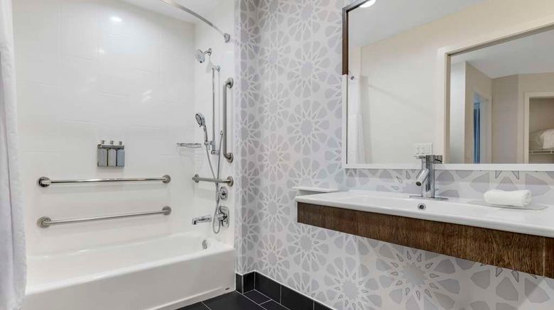 <b>Sonesta ES Suites Torrance Redondo Beach Room</b>. Images powered by <a href="https://iceportal.shijigroup.com/" title="IcePortal" target="_blank">IcePortal</a>.