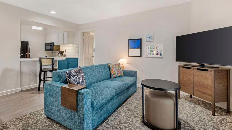 <b>Sonesta ES Suites Torrance Redondo Beach Suite</b>. Images powered by <a href="https://iceportal.shijigroup.com/" title="IcePortal" target="_blank">IcePortal</a>.