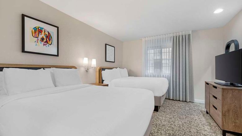 <b>Sonesta ES Suites Torrance Redondo Beach Suite</b>. Images powered by <a href="https://iceportal.shijigroup.com/" title="IcePortal" target="_blank">IcePortal</a>.
