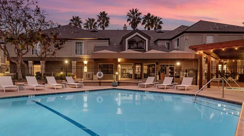 <b>Sonesta ES Suites Torrance Redondo Beach Pool</b>. Images powered by <a href="https://iceportal.shijigroup.com/" title="IcePortal" target="_blank">IcePortal</a>.