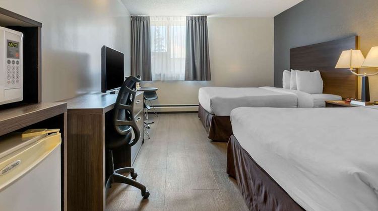 Super 8 by Wyndham Macleod Trail Calgary Room