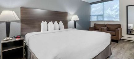 Super 8 by Wyndham Macleod Trail Calgary Room