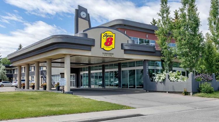 Super 8 by Wyndham Macleod Trail Calgary Exterior