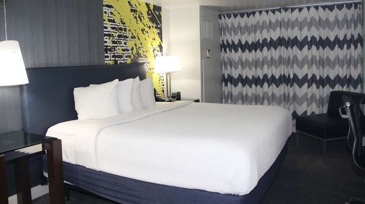 Comfort Inn and Suites Baltimore Room
