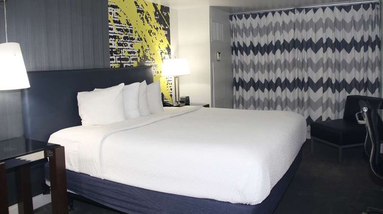 <b>Comfort Inn and Suites Baltimore Room</b>. Images powered by <a href="https://iceportal.shijigroup.com/" title="IcePortal" target="_blank">IcePortal</a>.