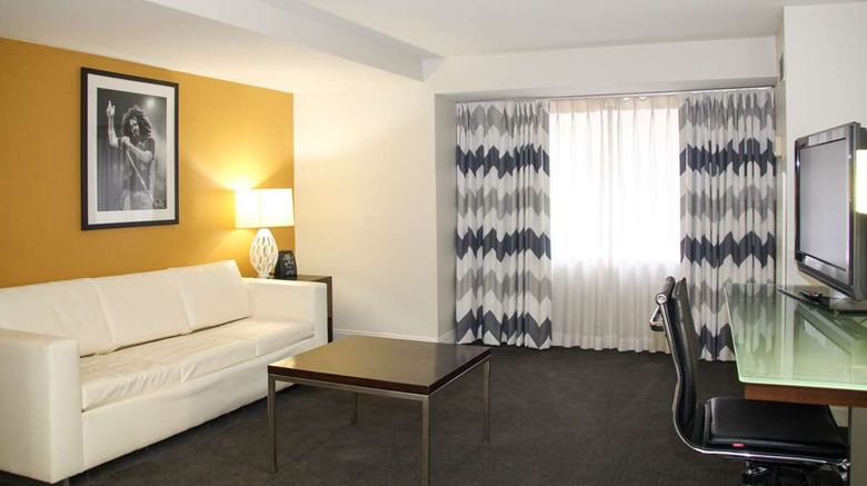 <b>Comfort Inn and Suites Baltimore Suite</b>. Images powered by <a href="https://iceportal.shijigroup.com/" title="IcePortal" target="_blank">IcePortal</a>.
