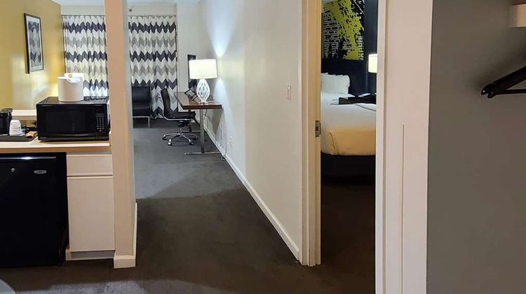Comfort Inn and Suites Baltimore Suite