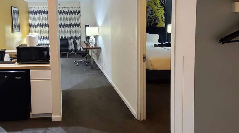 <b>Comfort Inn and Suites Baltimore Suite</b>. Images powered by <a href="https://iceportal.shijigroup.com/" title="IcePortal" target="_blank">IcePortal</a>.