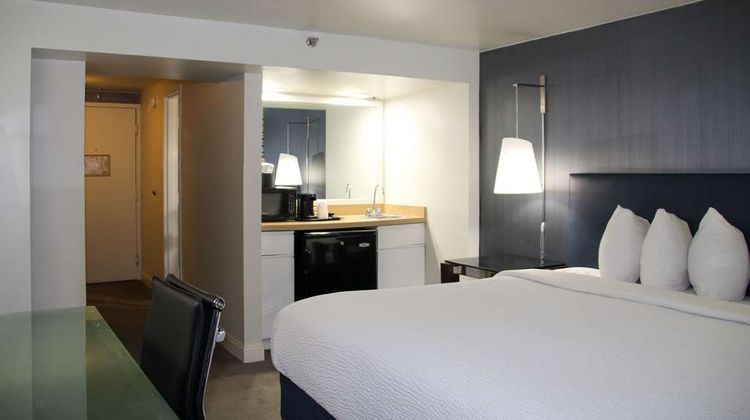 Comfort Inn and Suites Baltimore Room