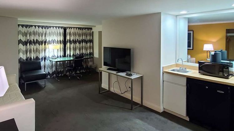 Comfort Inn and Suites Baltimore Room